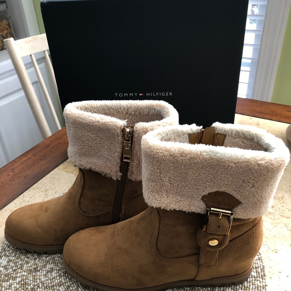 Ladies Tommy Hilfiger Soffia2 boots.